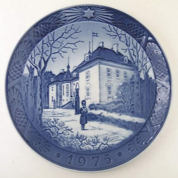 Royal Copenhagen Annual Christmas Plate Queen's Palace - No Box