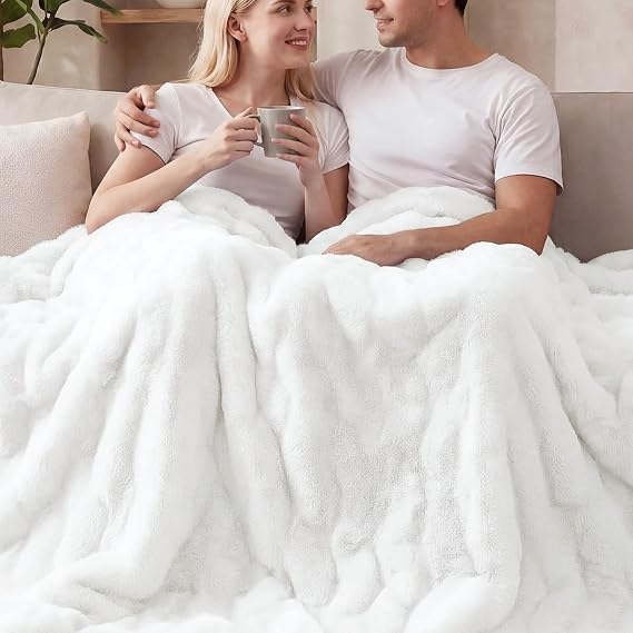 ORINOVA White Soft Fluffy Blanket for Bed Living Room Furry Faux Fur Bed Comforter 152x203cm Thick Bedsure Fuzzy Throw Blanket Cozy Home Decor Gifts