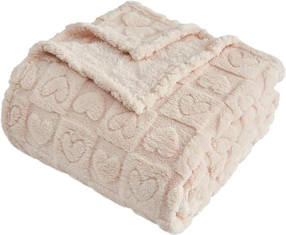 FY FIBER HOUSE Throw Blankets with Heart Checkered,Soft Warm Blankets for Lover Mom Father Gifts,Washable Lightweight Fuzzy Blanket for Couch Sofa Bed Office All Season(Beige,50"x60")