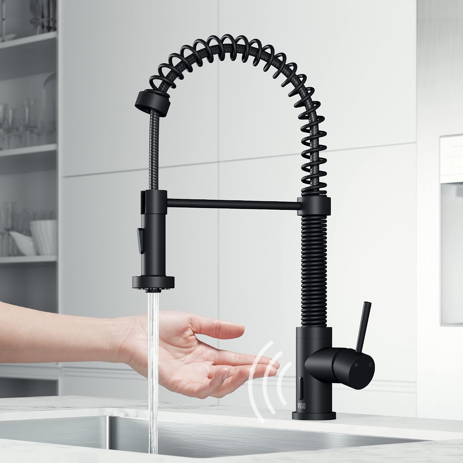 VIGO Edison 19 H Single Handle Pull-Down Sprayer Kitchen Faucet with Touchless Sensor in Matte Black-VG02001MBS