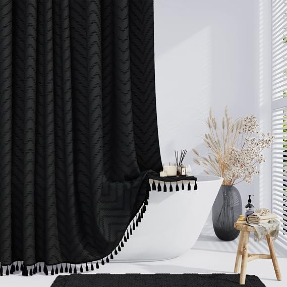 Dynamene Boho Çiftlik Evi Duş Perdesi, Siyah Kumaş Tepeli Chevron Çizgili Dokulu Püsküllü Banyo için Duş Perdeleri, Su İtici, Minimalist Fırfırlı Kumaş Kancalı Duş Perdesi Seti, 72x72