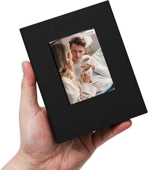 Photo Album 4x6 Pictrues 600 Pockets Linen Cover with Front Window Large Picture Book for Family Travel Wedding and Memory Keepsake Organizer Light Green