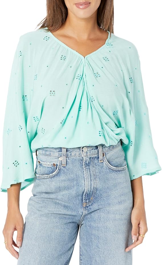 O'NEILL Women's Short Sleeve Skim Length Tops - Cute and Classic Blouses for Women